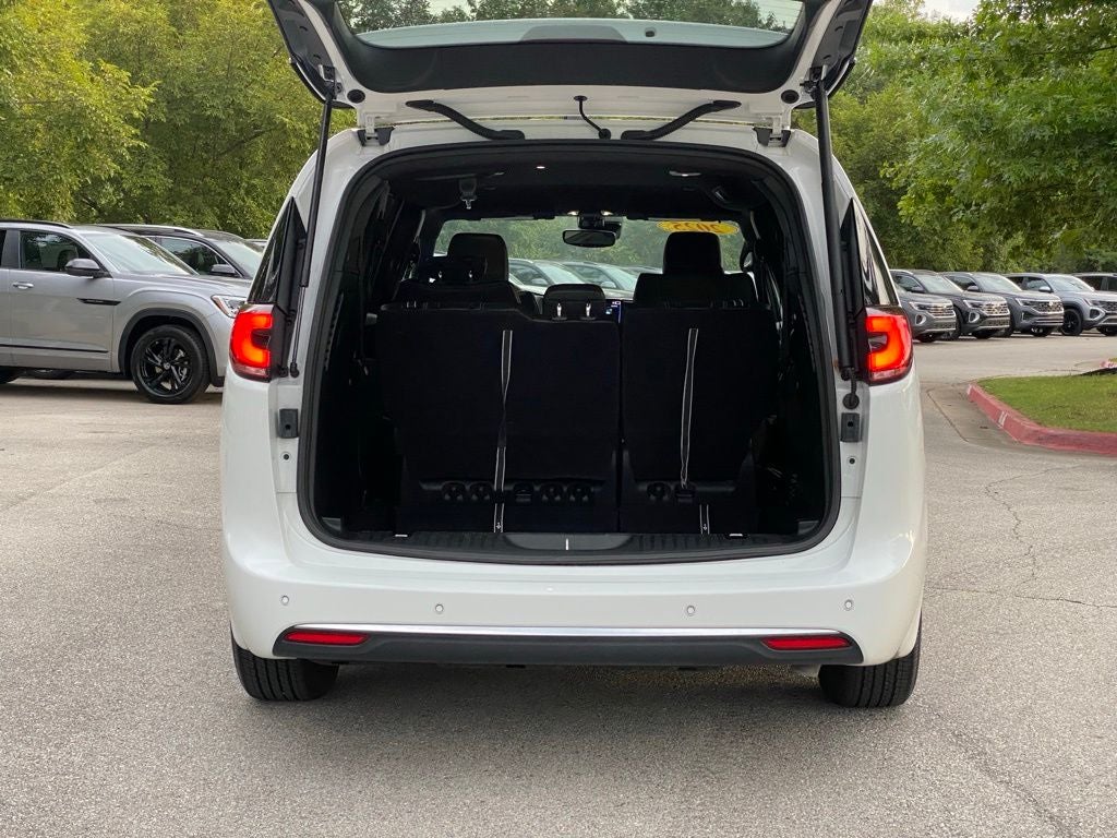 2025 Chrysler Pacifica Select