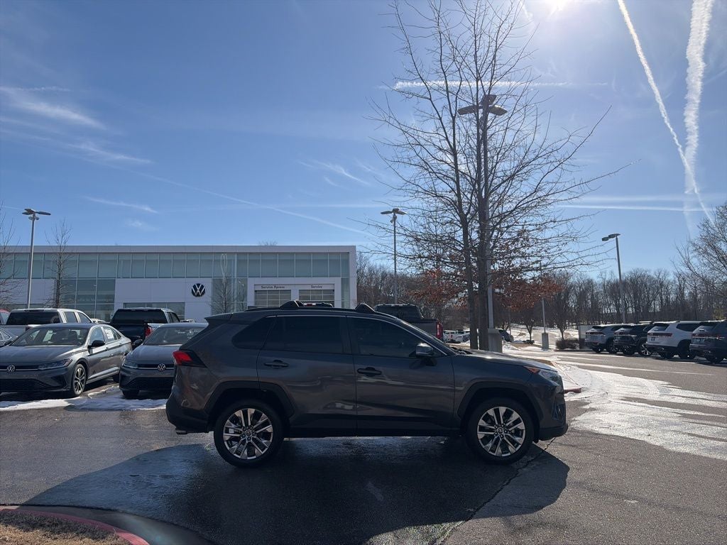 2021 Toyota RAV4 XLE Premium 1-OWNER