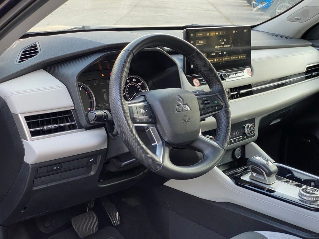 2025 Mitsubishi Outlander SE