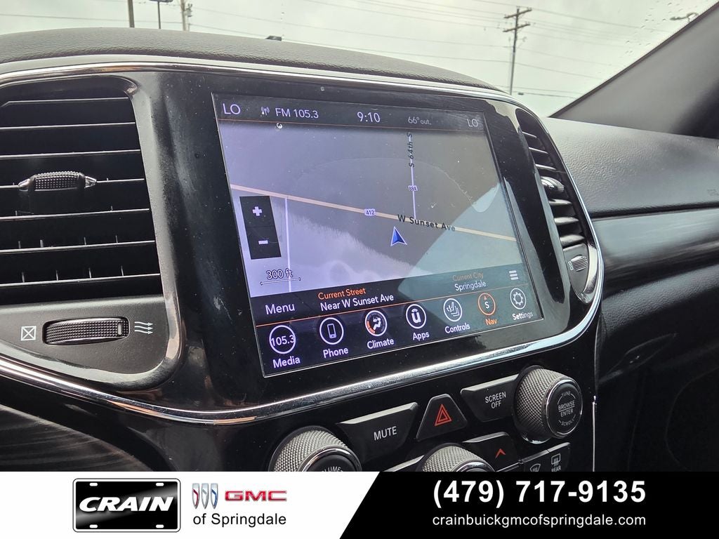 2020 Jeep Grand Cherokee Altitude 4WD / 8.4" Nav / Heated Seats