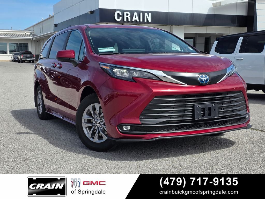 2025 Toyota Sienna XLE 8 Passenger