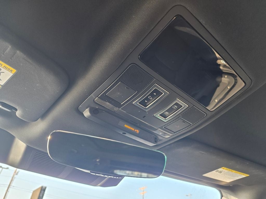 2024 Land Rover Defender 130 X-Dynamic SE