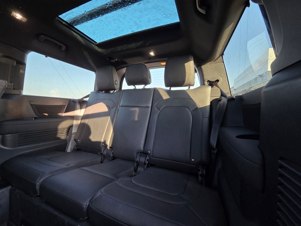 2024 Land Rover Defender 130 X-Dynamic SE