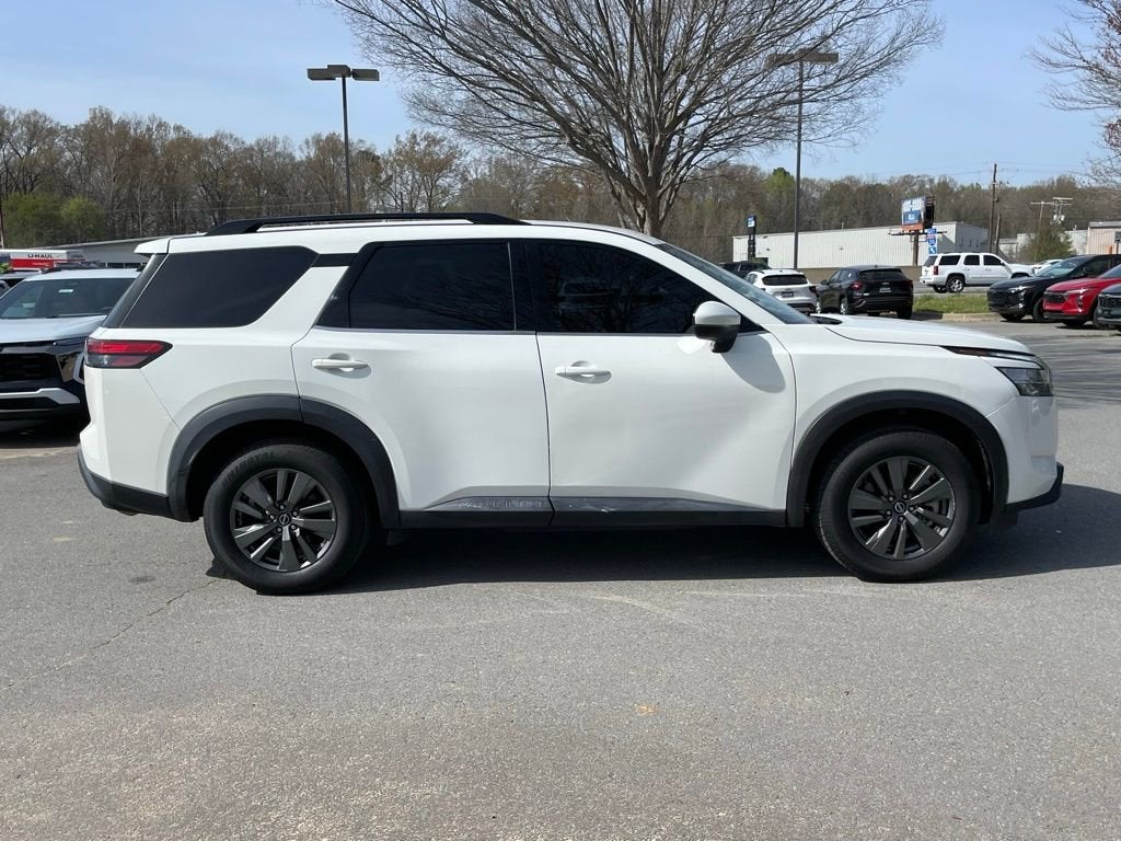 2022 Nissan Pathfinder SV