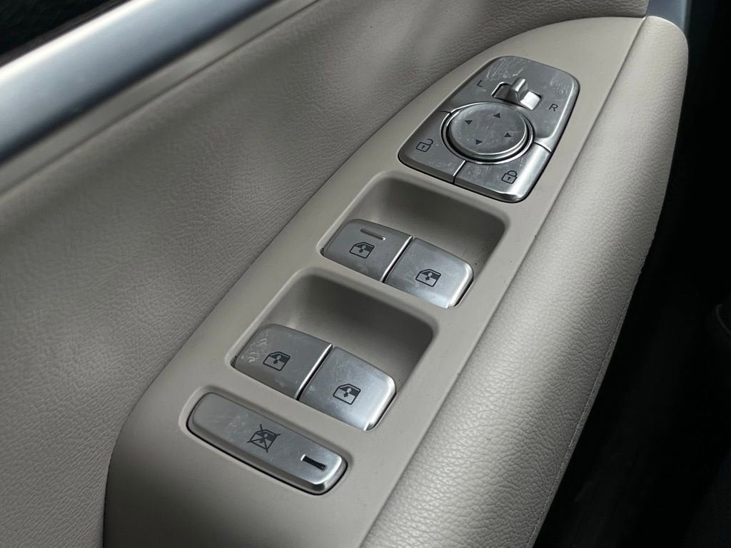 2022 Genesis G70 2.0T