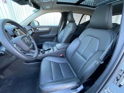 2025 Volvo XC40 Core Bright Theme