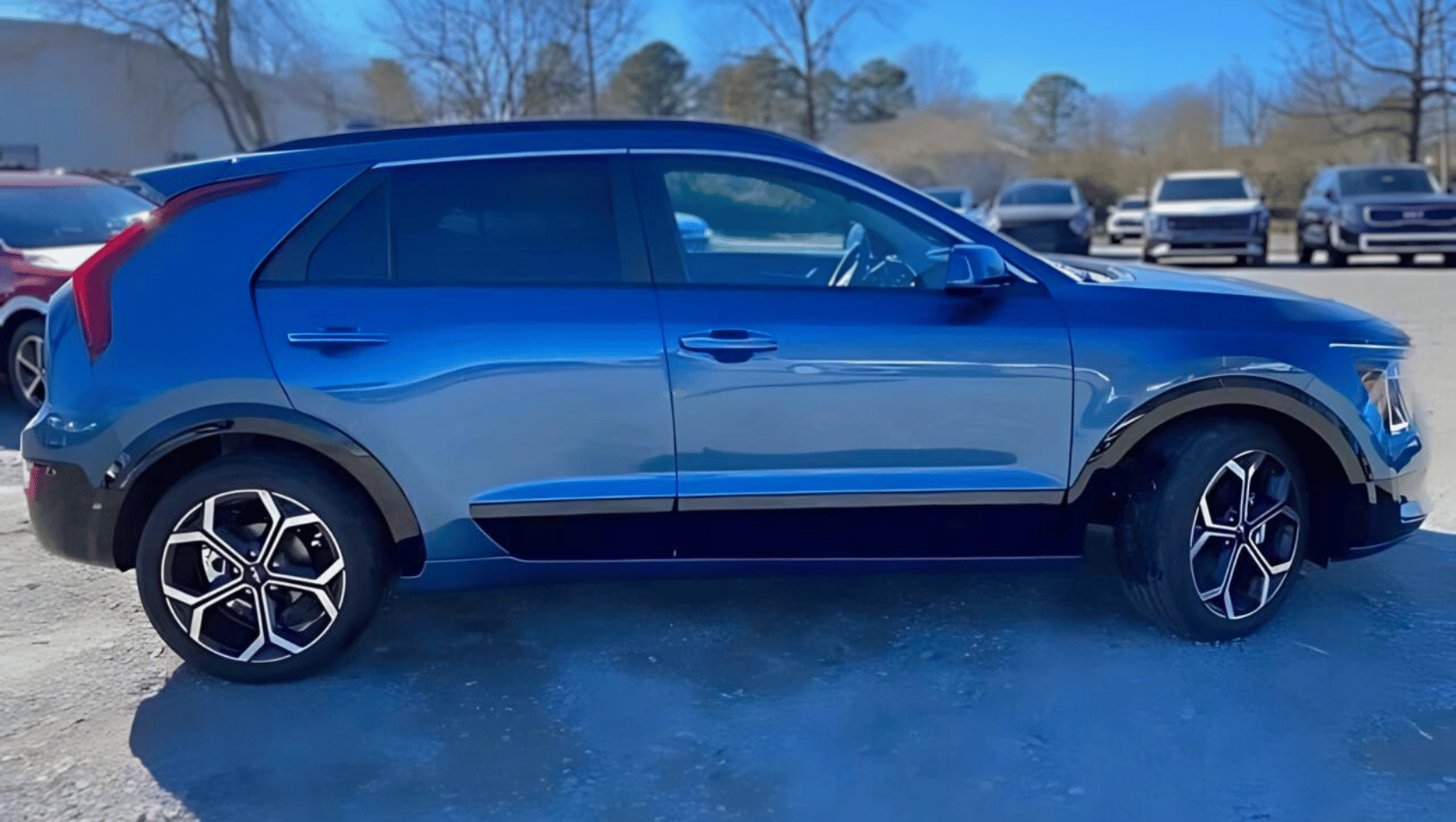Side View of the 2025 Kia Niro PHEV